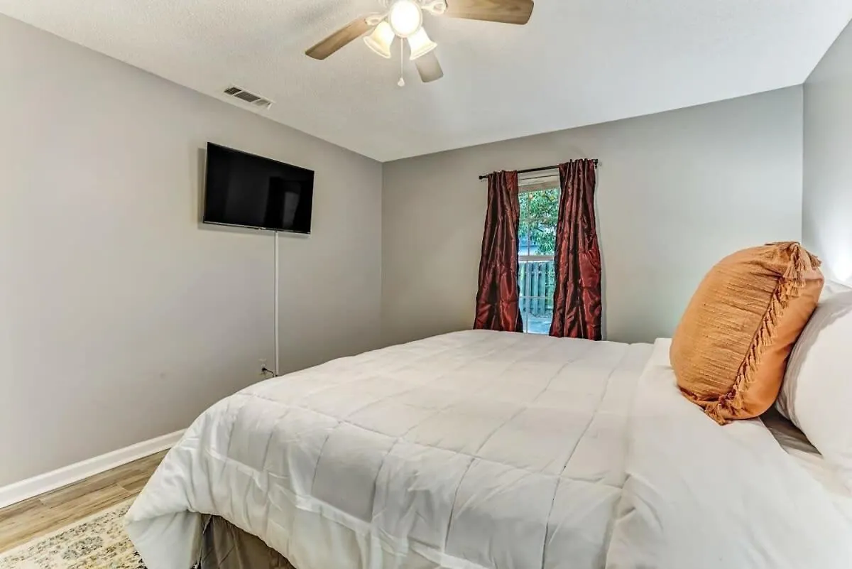 The Groovy Getaway On Garfield Villa Savannah