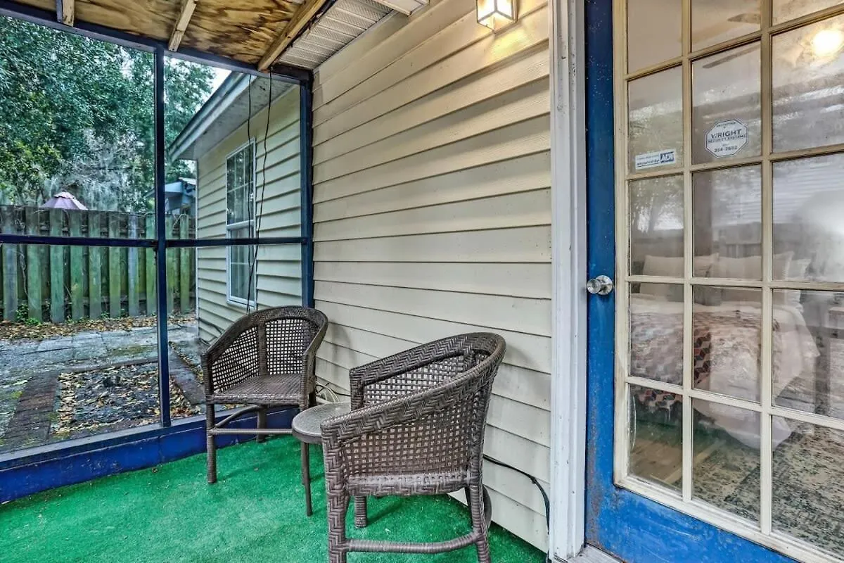 The Groovy Getaway On Garfield Villa Savannah
